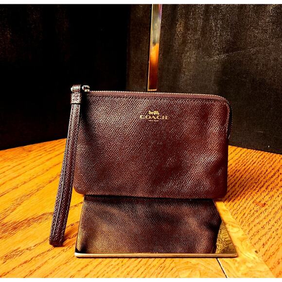 Coach Corner Brown Cross Grain Leather Wristlet - Picture 2 of 8